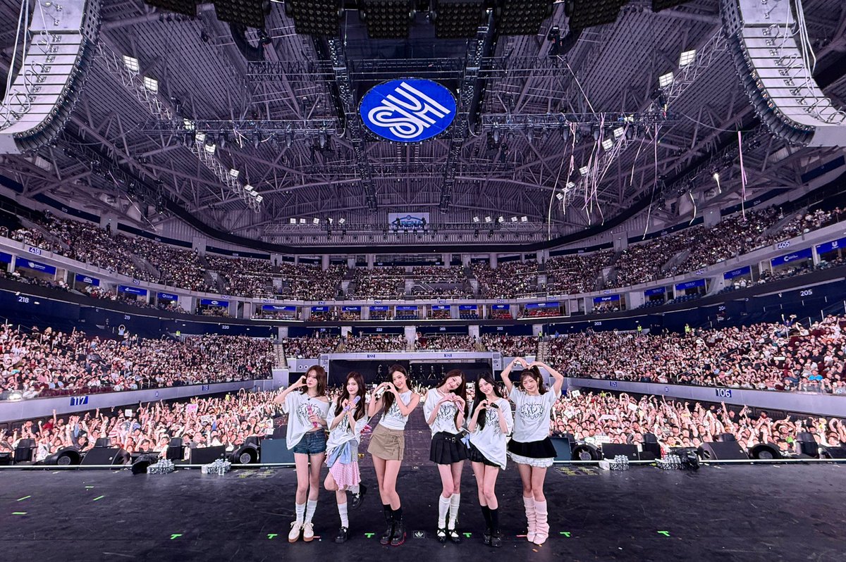 📸
IVE WORLD TOUR
<SHOW WHAT I AM> 
in MANILA🖤

Tonight was truly special for us
thanks to all DIVEs +..｡*ﾟ

#IVE #아이브 
#SHOW_WHAT_I_AM