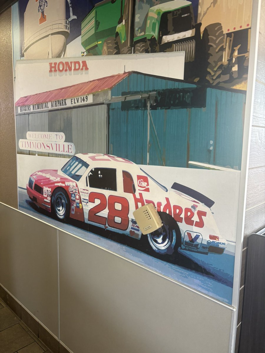GoatusBaniulis's tweet image. Timmonsville Hardee’s wall art #madefromscratch