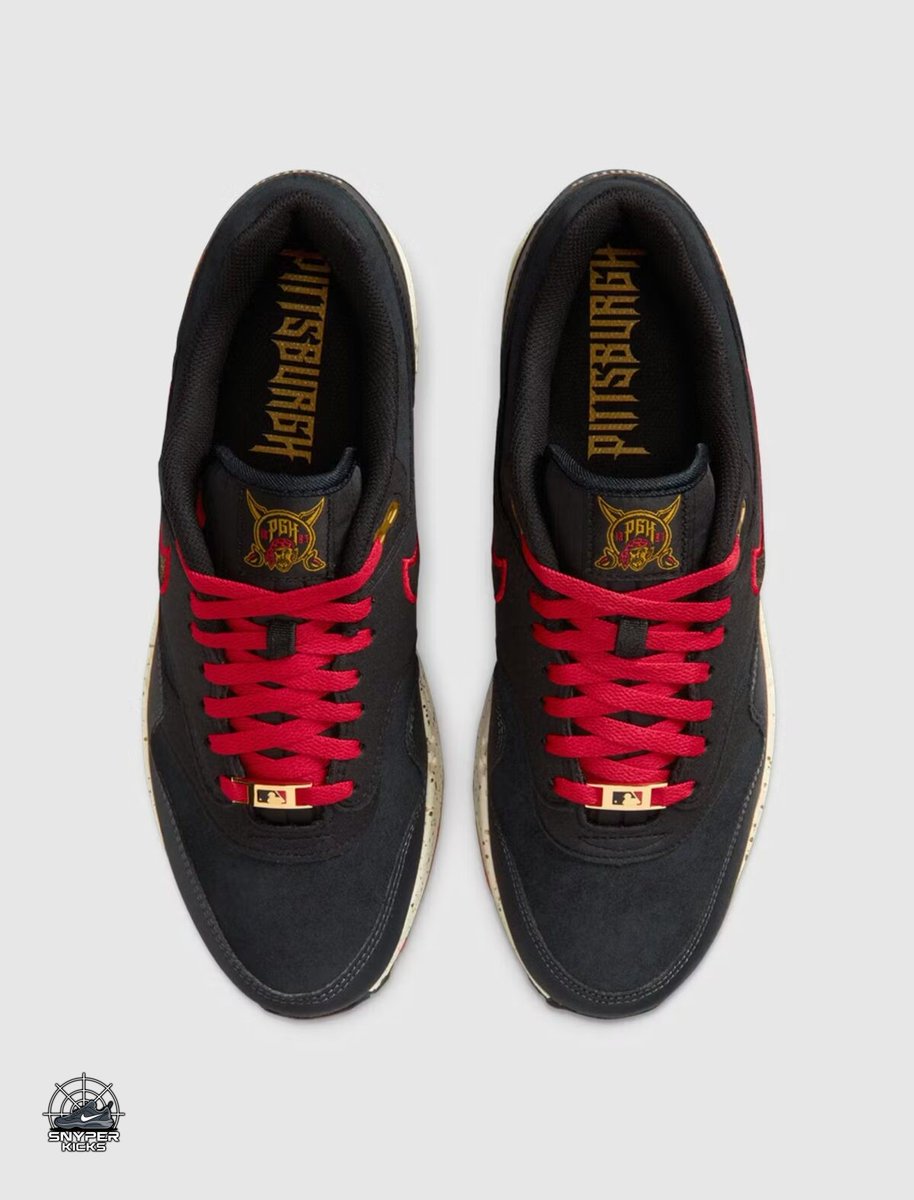 SnyperKicks's tweet image. MLB x Nike Air Max 1 City Connect "Pittsburgh Pirates"
Colorway: Black/Gym Red/Coconut Milk
Style Number: 
Release Date: April 27, 2026
Price: $150
#AirMax #PittsburghPirates #nike #city