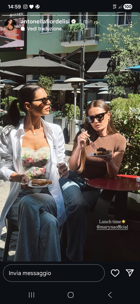 RobertaMazzini4's tweet image. Buon pranzo ragazze...baciate dal 🌞 #fiorde #Antonella