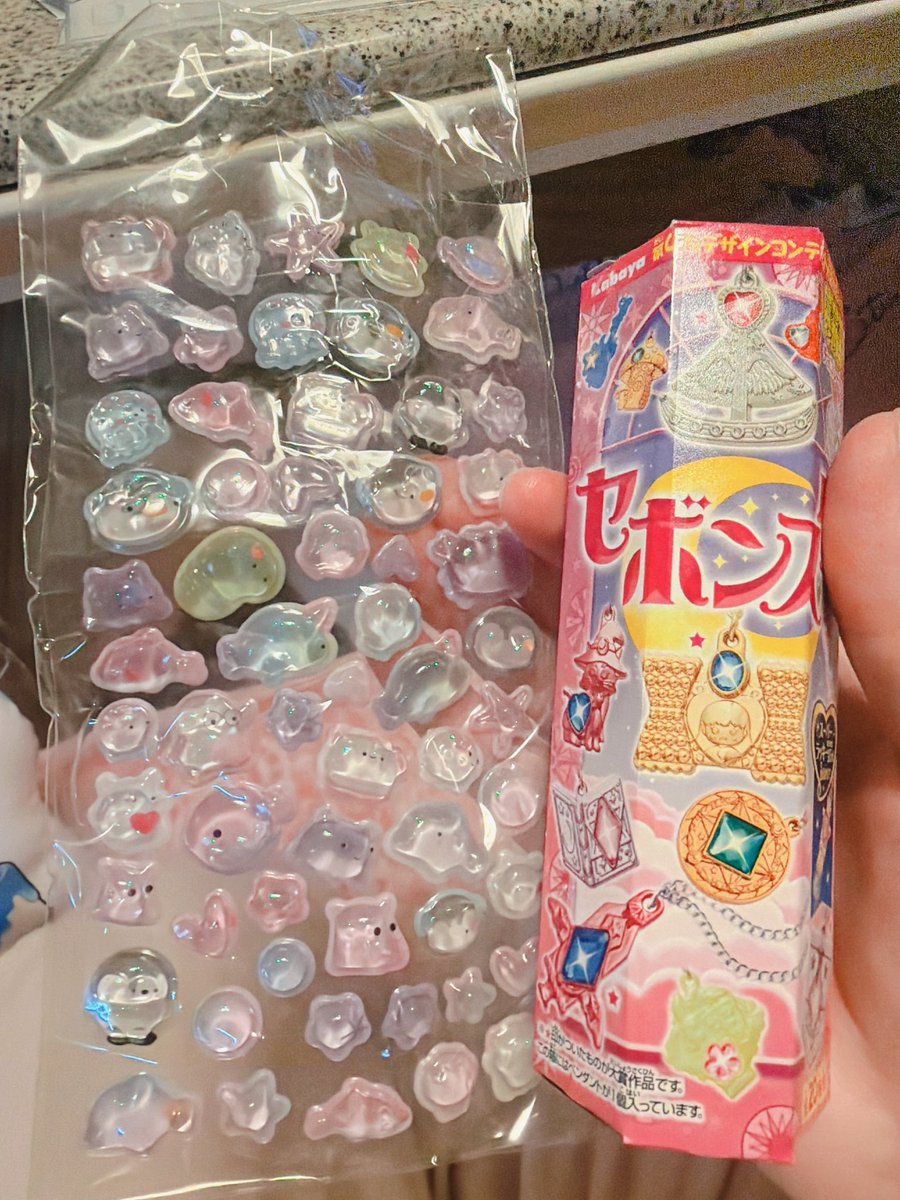 oyzroo's tweet photo. ついぷくぷくシールのガチャを回してその勢いでセボンスターも買った、あがる https://t.co/oOYGEOGkc1