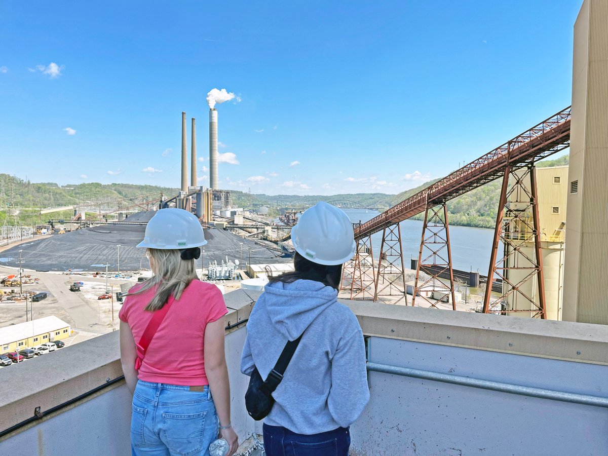 Firelands's tweet photo. On Wednesday, Firelands Electric took a dozen students from local high schools on a behind-the-scenes tour of the Cardinal Power Plant in Brilliant, Ohio. One of the cleanest coal-fired plants in the world, Cardinal has invested $1.2 billion in environmental-control equipment, including scrubbers that remove more than 90% of the plant's sulfur dioxide emissions.

View more photos at: https://t.co/qtWjp7GeQe
https://t.co/1jTwtEk3ik