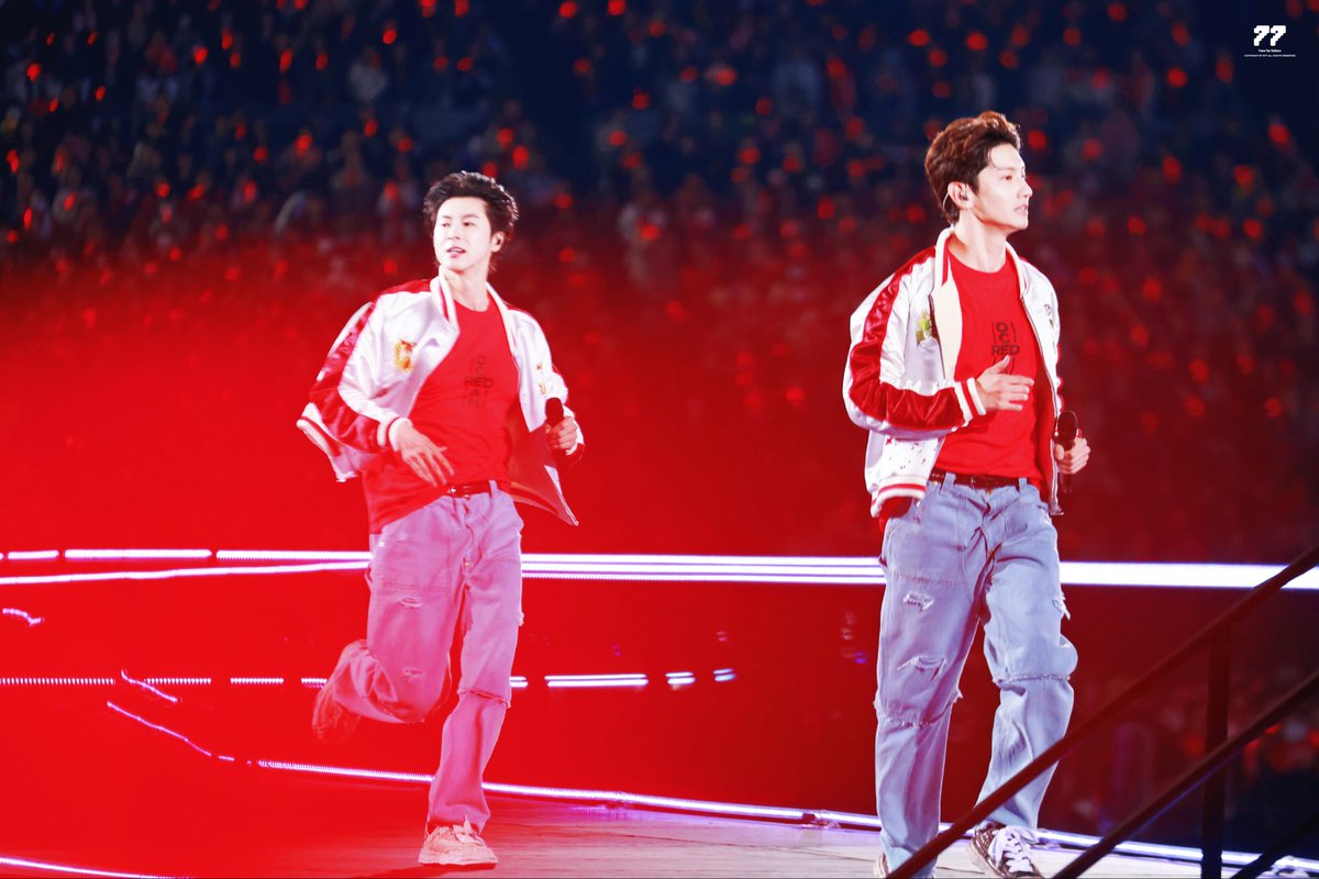 sevenq747's tweet photo. TOHOSHINKI🥹

in Nissan Stadium 🏟️ Day 1

#REDOCEAN
#日産スタジアム
#동방신기
#東方神起
#TVXQ 
#유노윤호
#정윤호
#郑允浩
#UKNOW 
#ユンホ
#최강창민 
#Changmin 
#沈昌珉 
#チャンミン 
#MAXCHANGMIN https://t.co/GhnkVevaGt