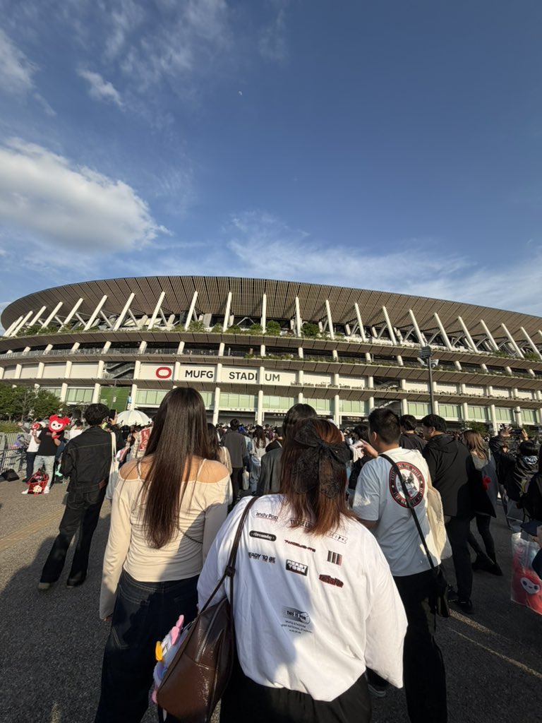 TWICEちゃん全員揃った😭 もう何回も泣きそうになって涙で視界が