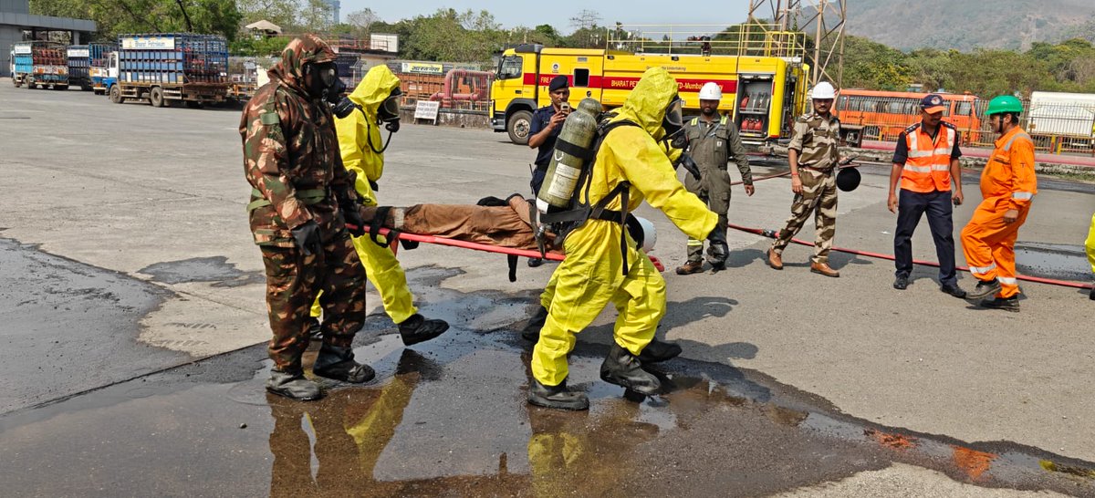 CISFWest's tweet image. CISF Unit BPCL Mumbai executed a high-intensity Mock Drill on Industrial Disaster (LPG Gas Leakage), demonstrating swift action, seamless coordination, and complete control over emergency situations. @CISFHQrs  #Preparedness #Action