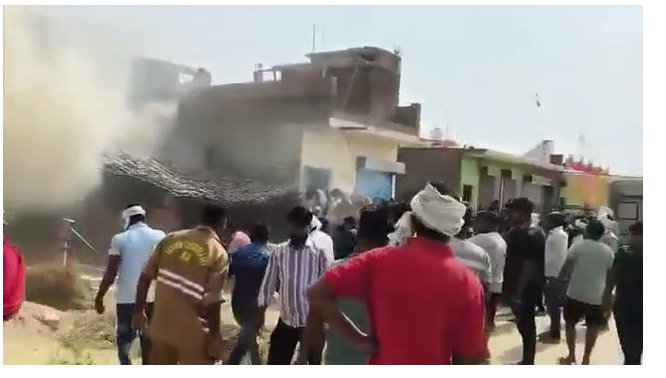 bstvlive's tweet image. कौशाम्बी : शादी वाले घर में लगी भीषण आग

➡आग लगने से लाखों का नुकसान
➡घर में आज थी बेटी की शादी
➡सरायअकिल थाना के कुंडारी की घटना

#Kaushambi #Fire #UttarPradesh @kaushambipolice