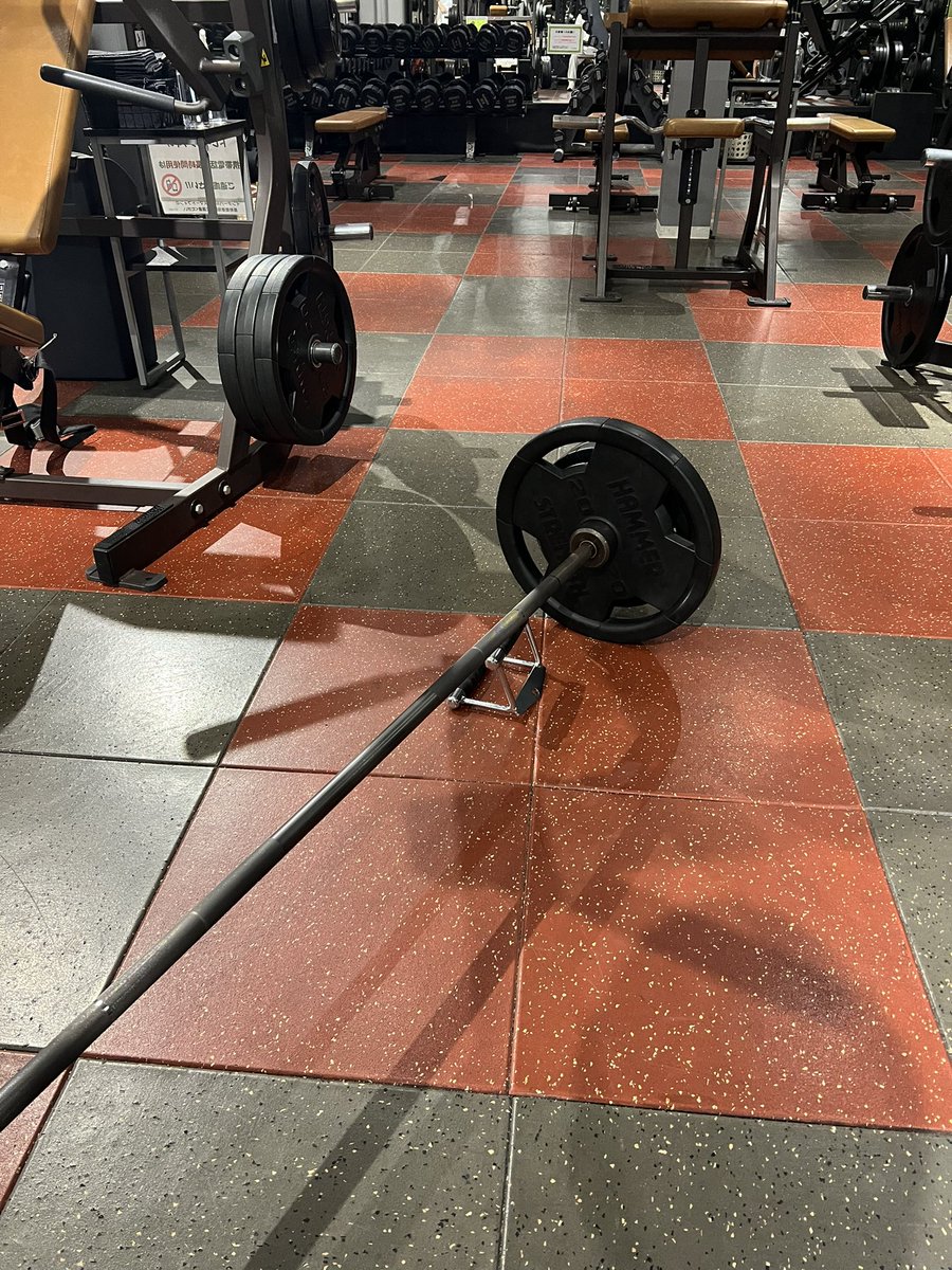 goru13go's tweet photo. 背中トレなう💪💪 https://t.co/ffH9sp7sRK