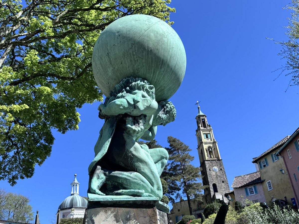 freeforallpod's tweet photo. View from the Village #portmeirion #portmeiricon #theprisoner #herculeshall #sixofone https://t.co/sr7B5SngLb