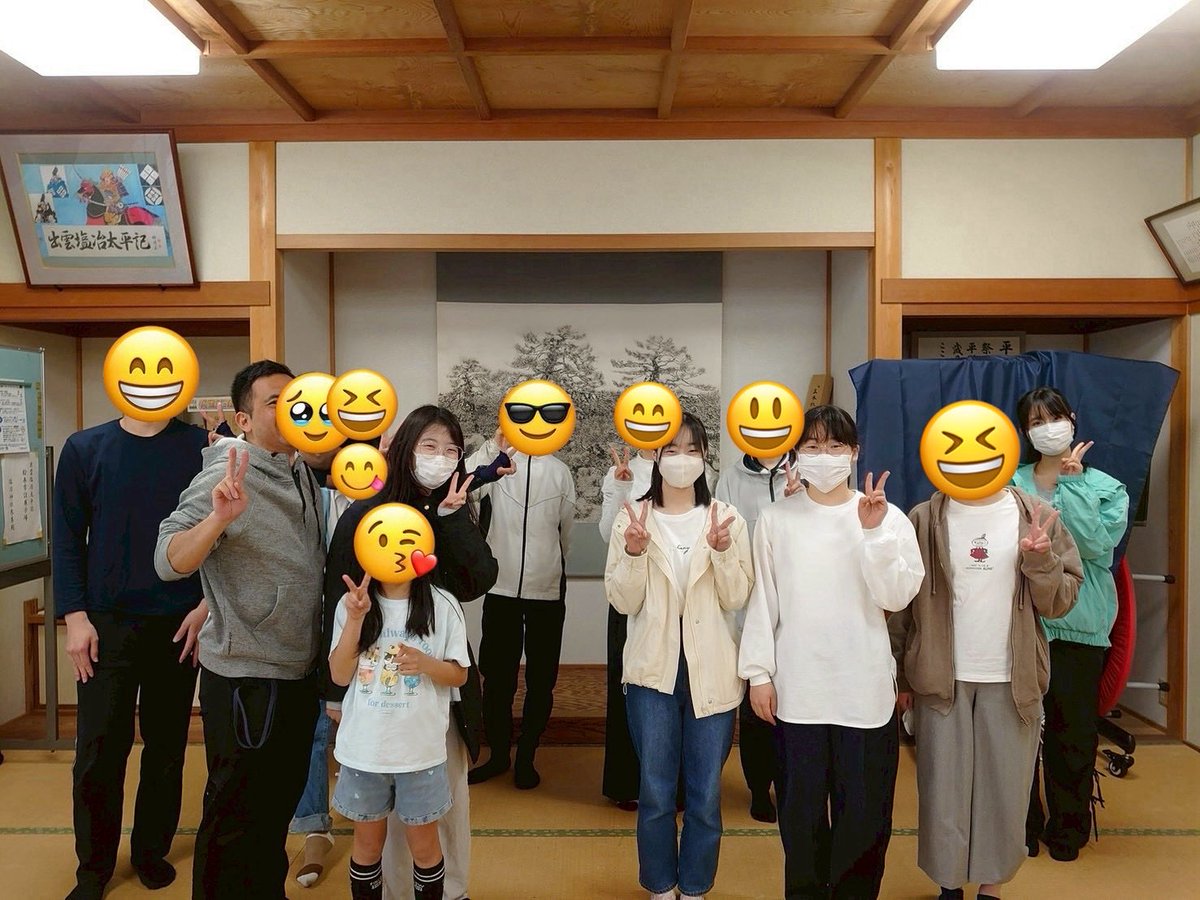 tegohomeshimane's tweet photo. 第249回てごほ〜む】 今日は小学生1名、中学生1名、高校生4名、ボランティア4名、見学者5名の参加でした😊
休み時間はおばけキャッチとワードスナイパーなどをしました👻
Instagramでも報告してるのでぜひご覧ください👇
https://t.co/iXT9TIuQlM https://t.co/y8TwbHbol7