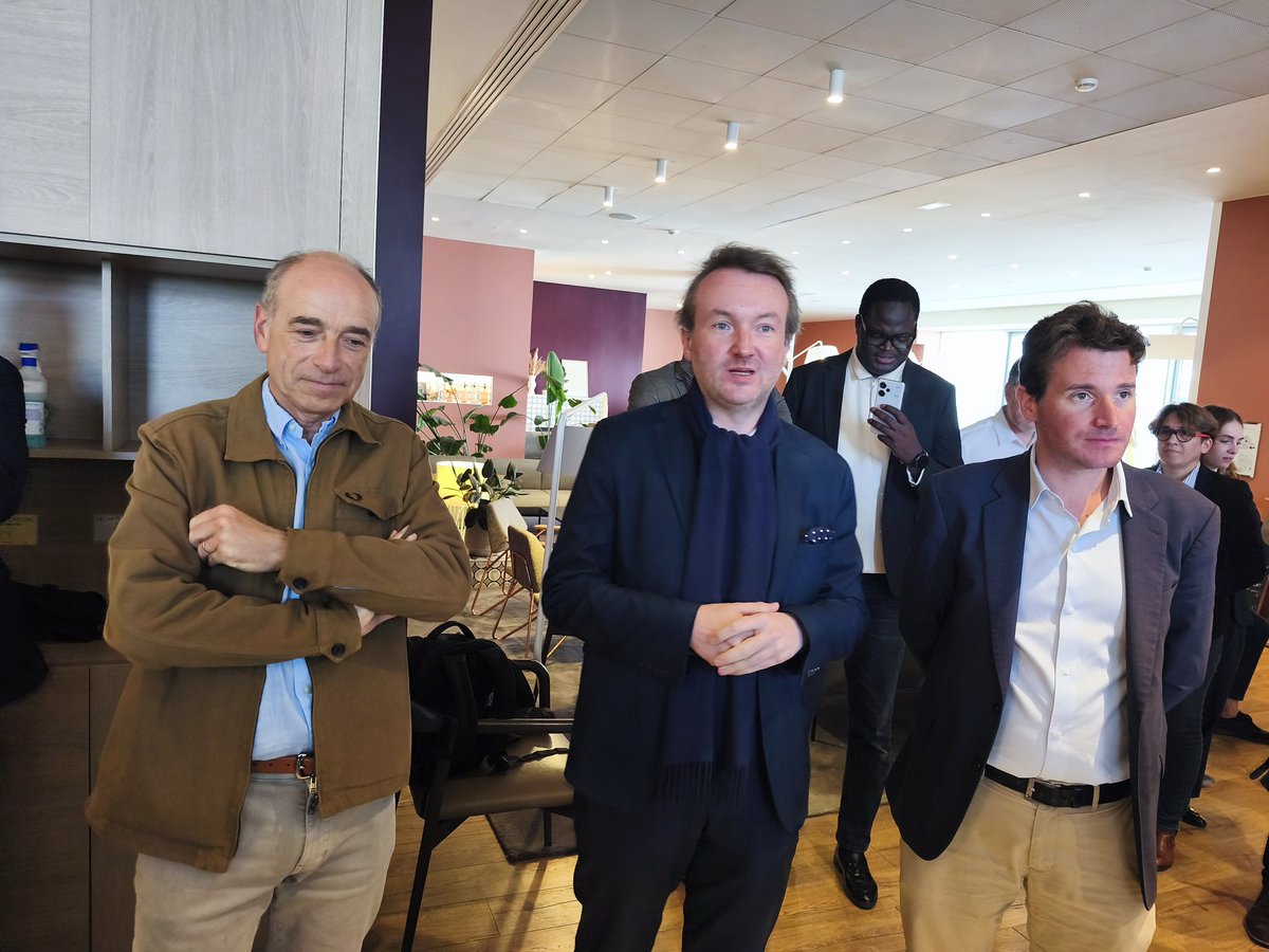 Quel plaisir d'accueillir et d'écouter <a href="/jf_cope/">Jean-François Copé</a> à Lille pour son livre "Quand les populistes trahissent le peuple"
Une belle analyse sur la politique actuelle, rappel de ne pas avoir la tentation de s'allier avec l'extrême droite et comment réussir les prochaines présidentielles