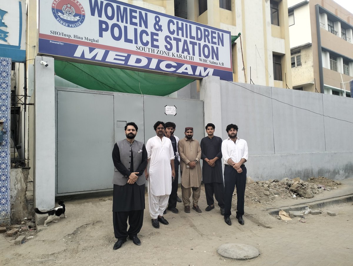 Activist Fozia Baloch of BYC &amp; her mother have been picked up by Police outside Karachi Press Club without any charge when Fozia was going to meet journalists regarding her brother Daad Shah's abduction on 21st April by Agencies. Lawyers are not being allowed any access by Police