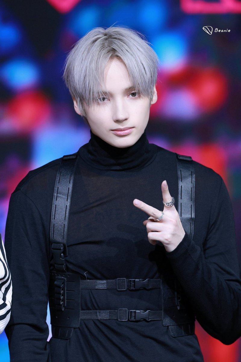 hueningkai 4 u tweet media