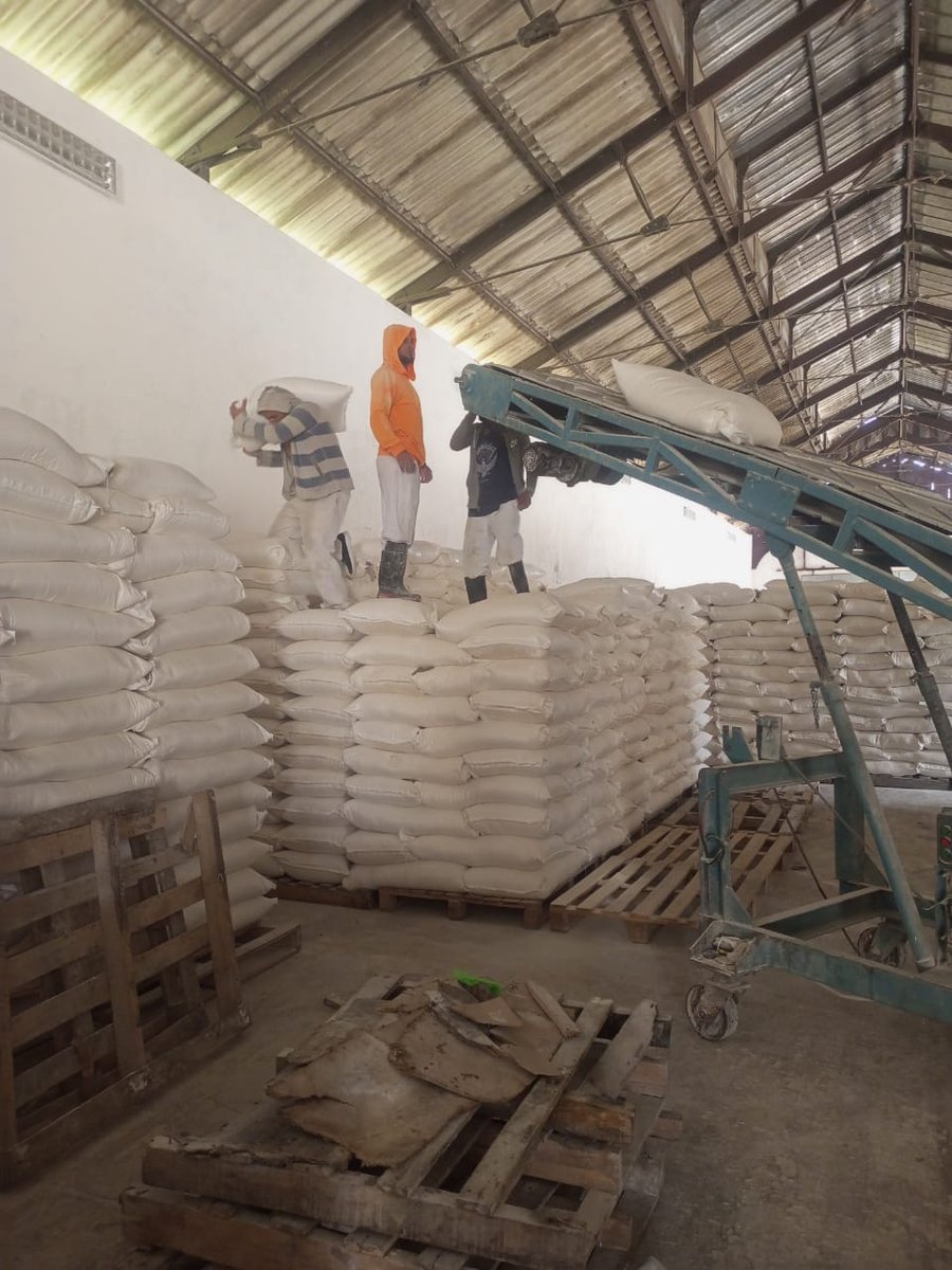 El almacén de harina en Mtz recepciona la materia prima para la producción de pan.

#MatancerosEnVictoria #Matanzas