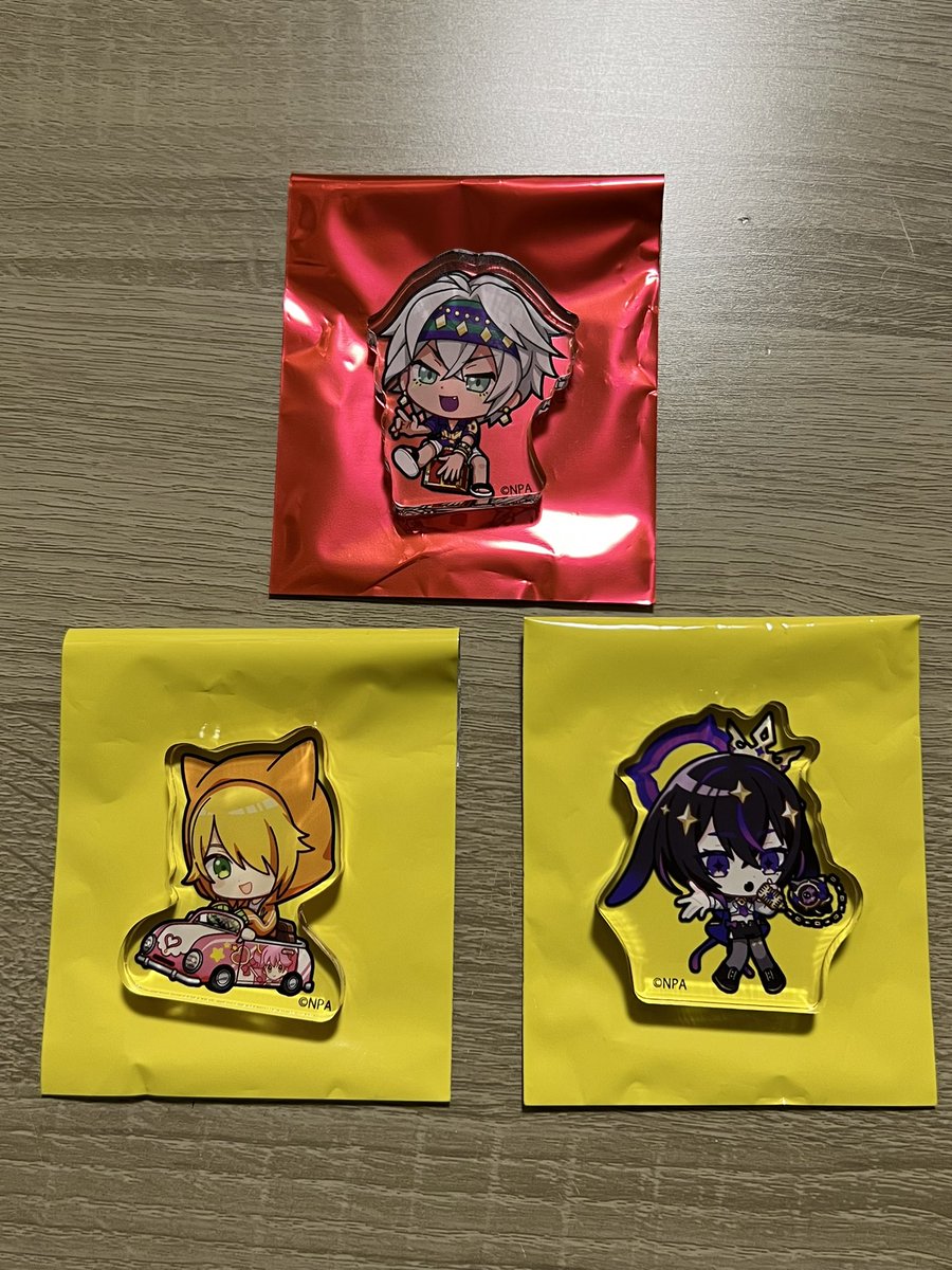 コンパス 非売品缶バッジ ペルリニエ コンパス ペルリニエ マリア 缶バッジ - メルカリ