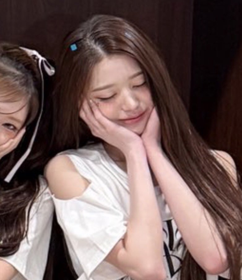 머리에 컨페티 붙은 바보 누긔야