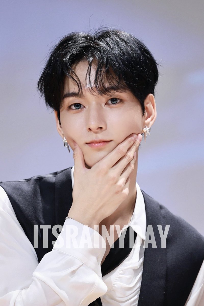 비 오는 날🌧️ tweet media