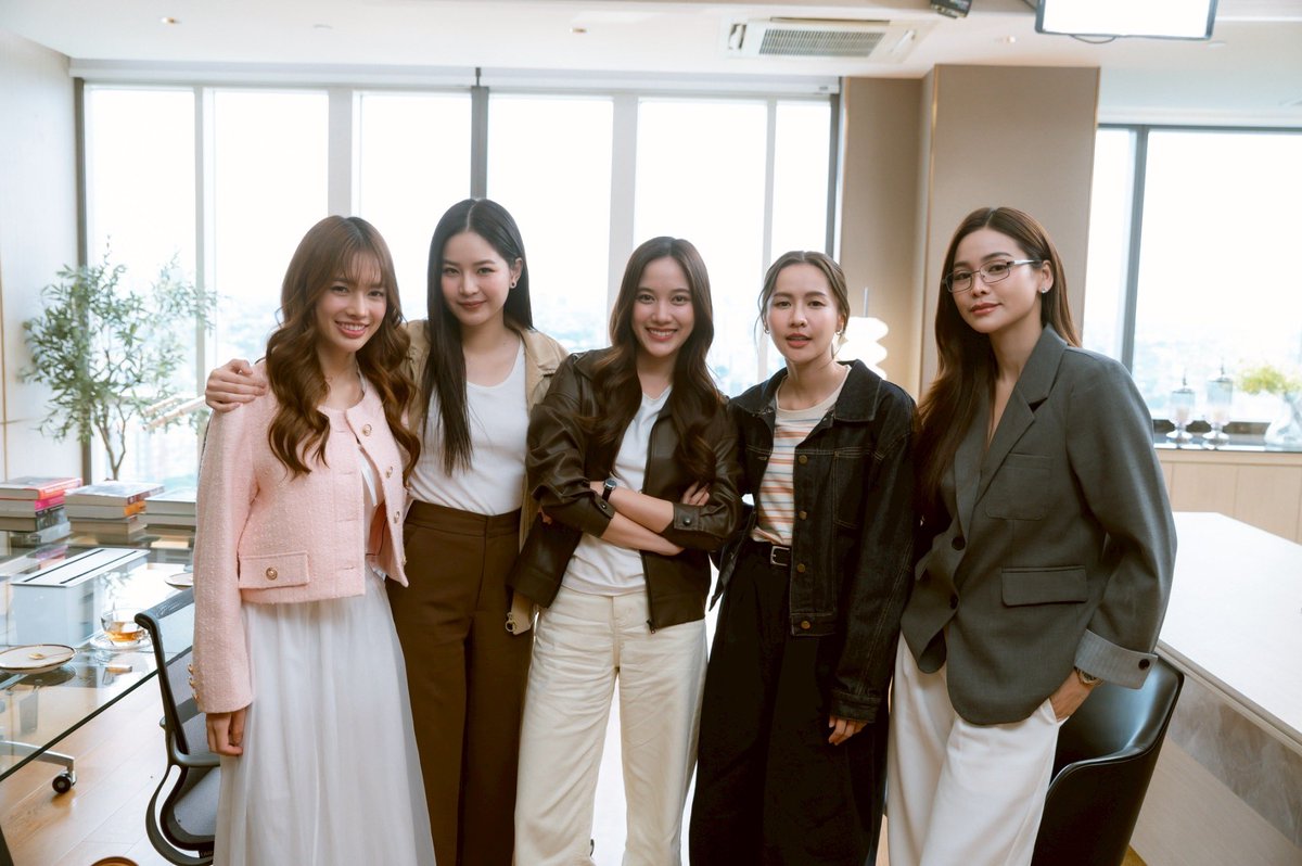 ภาพความอบอุ่น ของพี่น้องวาทินวณิช กับสะใภ้น้องโรส

THE WATER TRUTH REVEALED
 #นทีร้อยเล่ห์ตอนที่6