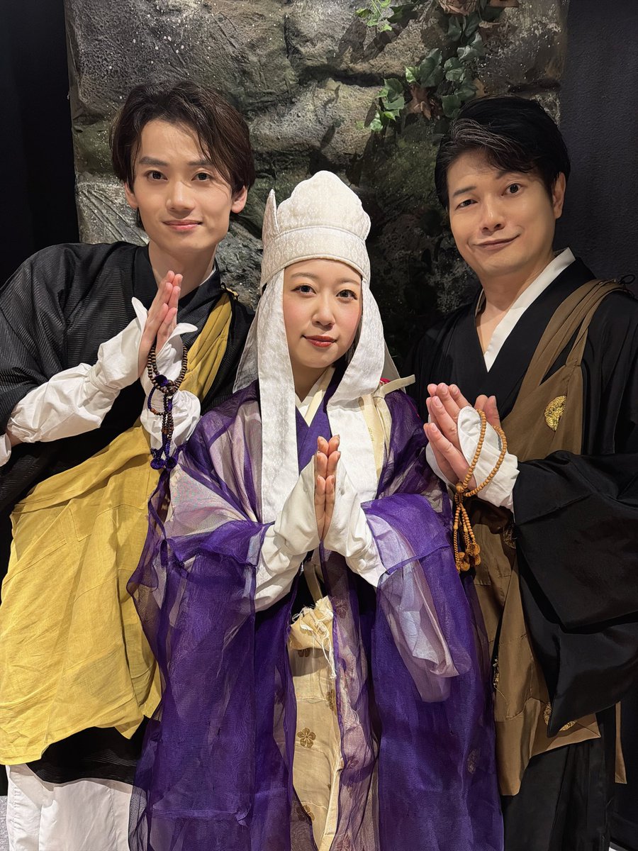 tomayano's tweet photo. #吉原端唄 龍チーム千穐楽、誠にありがとうございました！！🌸 これにて龍チーム全7公演が終演いたしました。ご来場くださった皆さま、応援グッズでご声援くださった皆さま！ありがとうございました！！

今回の旅路は楽しんでいただけましたでしょうか？また次の旅でお会いできますように！！📿🐩 https://t.co/oP383fEnBC