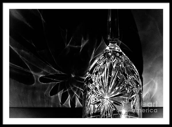Ros_A_Turner's tweet photo. A faceted crystal glass casting refracted light patterns and shadows
#FineArtPhotography #BuyIntoArt #CreativeHomeStyling #MonochromeArt #AbstractPhotography #WallArtPrints #GeometricArt https://t.co/tkGSvn4saJ