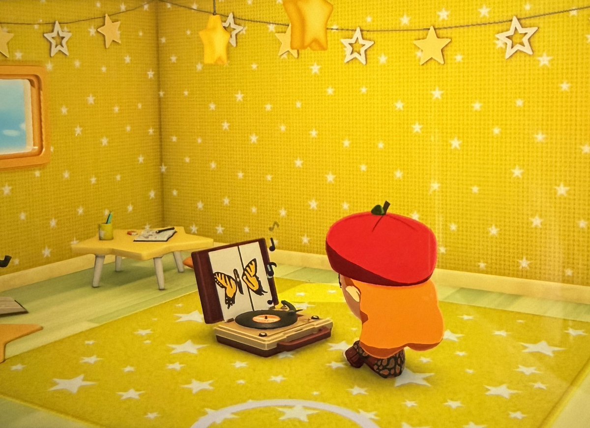 hayley williams listening to brand new eyes in her ego room with her apple hat :)