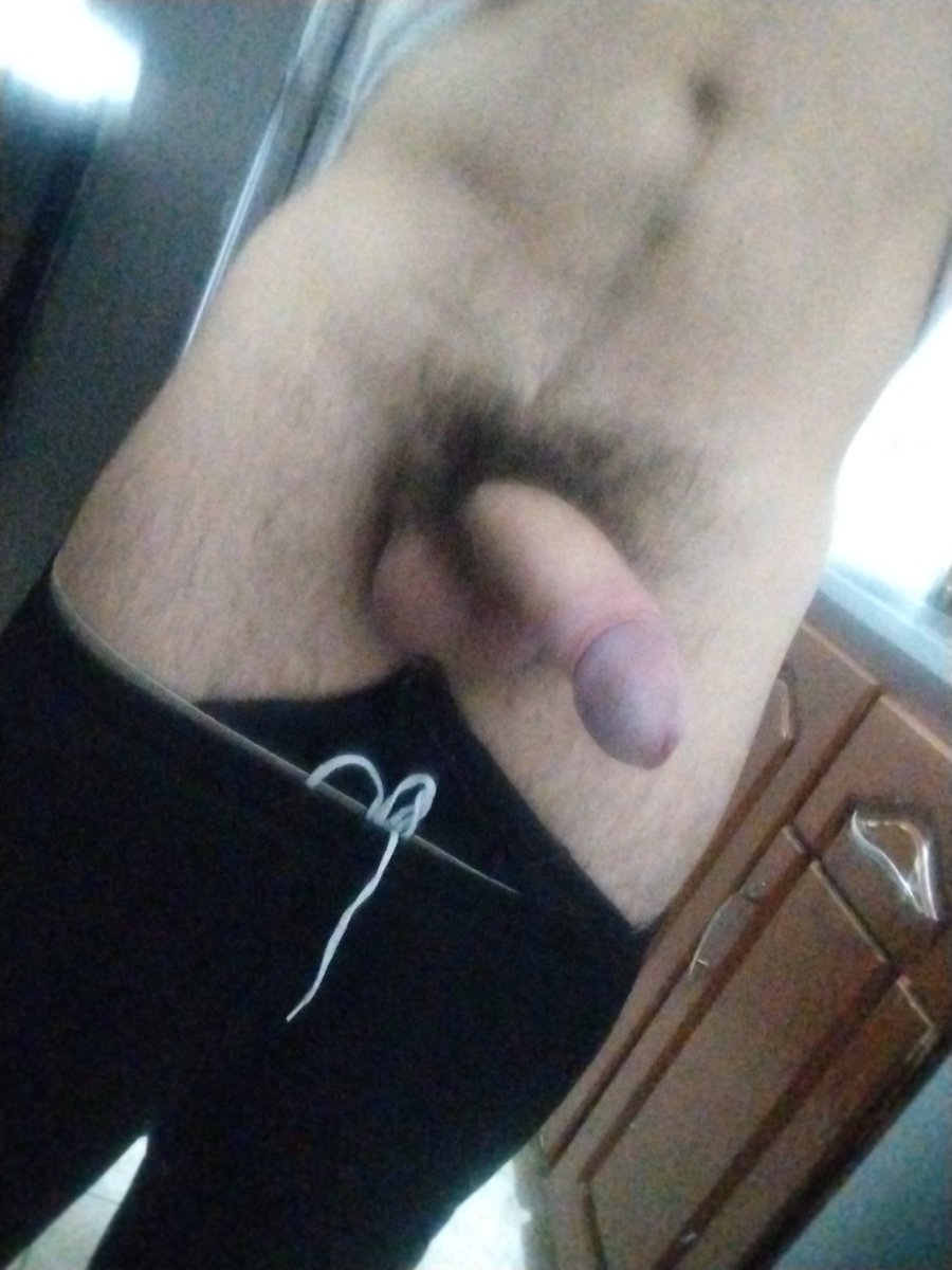 OscarOr63755025's tweet photo. Vergo de macho oloroso peludo recién levantado 🐽🐽🐽🍆🍆🍆😈😈😈 https://t.co/1PLw4PrXHb