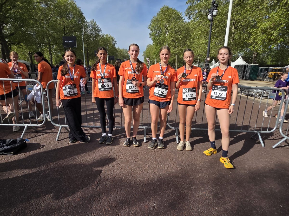 BurkGravis's tweet photo. Great day at London Mini Marathon witj youngsters from Haringey https://t.co/HJ1lfxfHJB