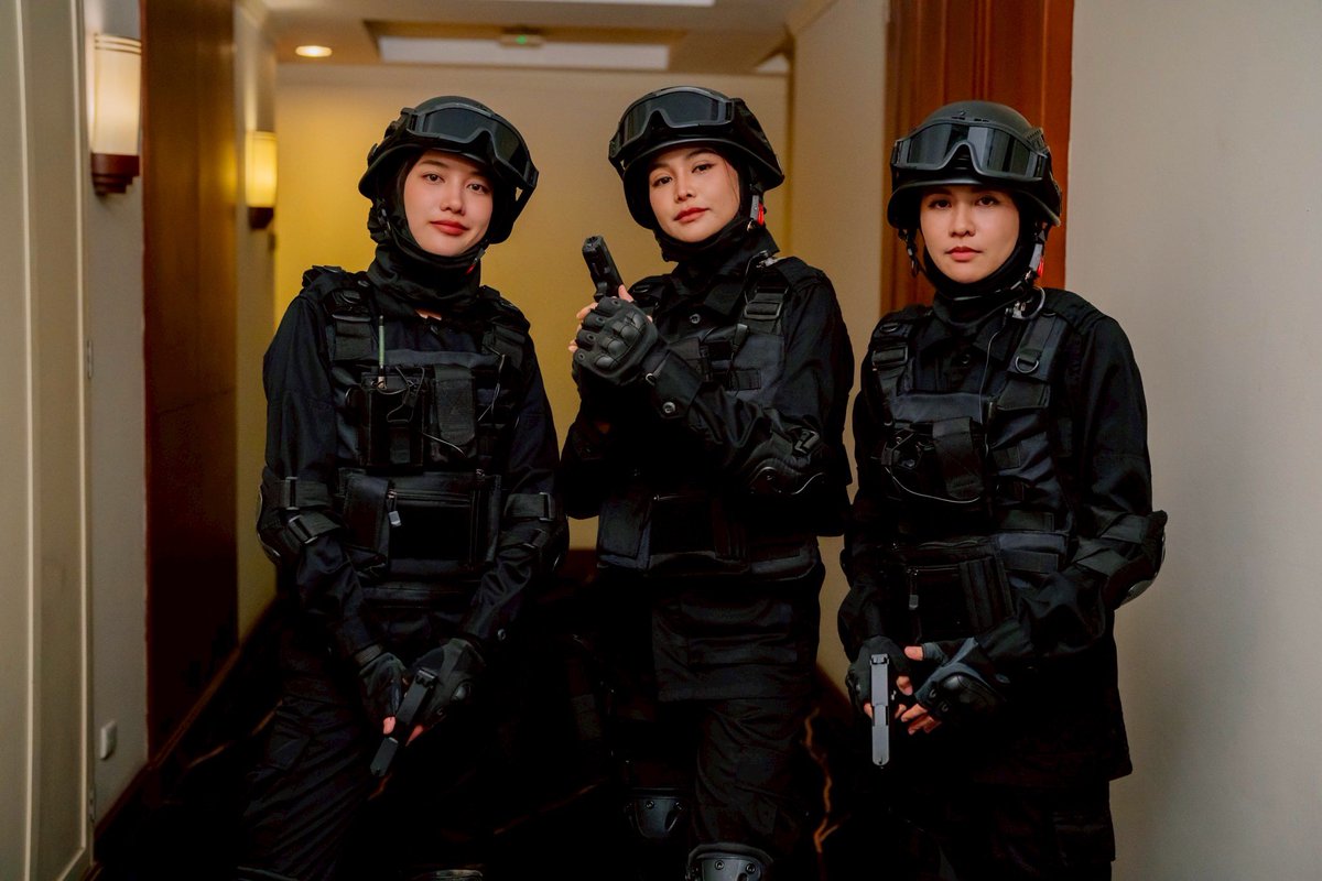 สามสาวพร้อมปฏิบัติการในคืนนี้

THE WATER TRUTH REVEALED
#นทีร้อยเล่ห์ตอนที่6