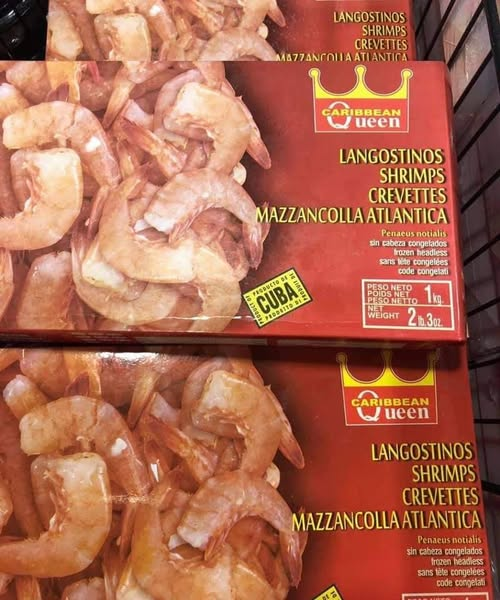 CubaOrtografia's tweet photo. Langostinos cubanos en Canadá.
Limones cubanos en Alemania.

Ni el FBI ni la CIA, ni los mejores drones del mundo, ni los telescopios de la NASA han sido capaces de detectar cuándo estos productos del régimen castrista burlaron el «férreo bloqueo yanqui» para llegar a otros países y venderse allí.

Háblale de langostinos a un cubano y te mirará de reojo, como quien pronuncia una palabra en un idioma extranjero exótico.