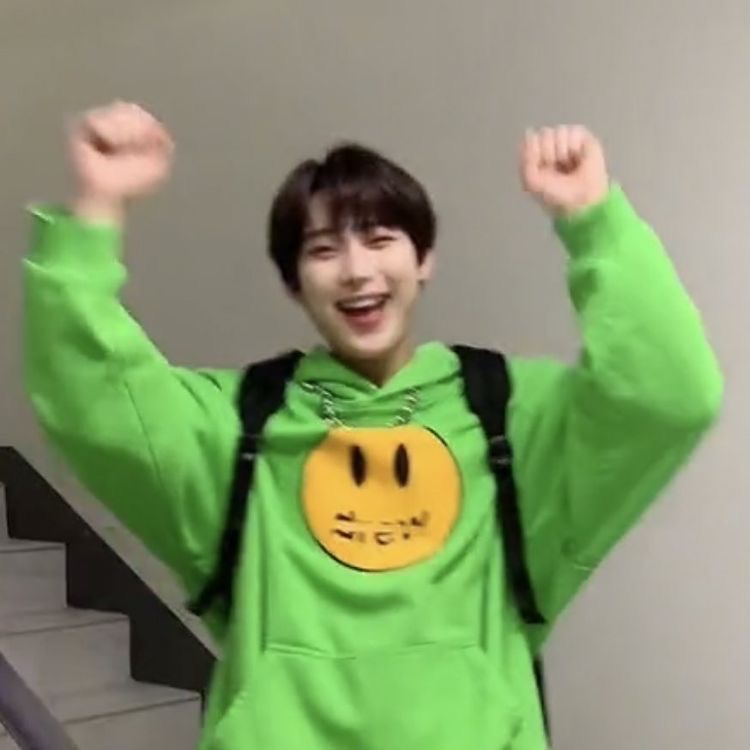 ◠‿◠ tweet media