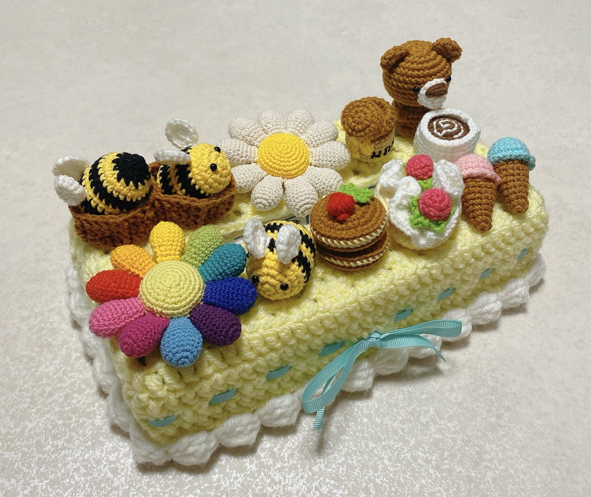 sinamon1318's tweet photo. たくさんのあみぐるみをのせたティッシュカバーです😊
 #ハンドメイド  #かぎ針編み  #編み物好きさんと繋がりたい https://t.co/d2rGDEWtSP