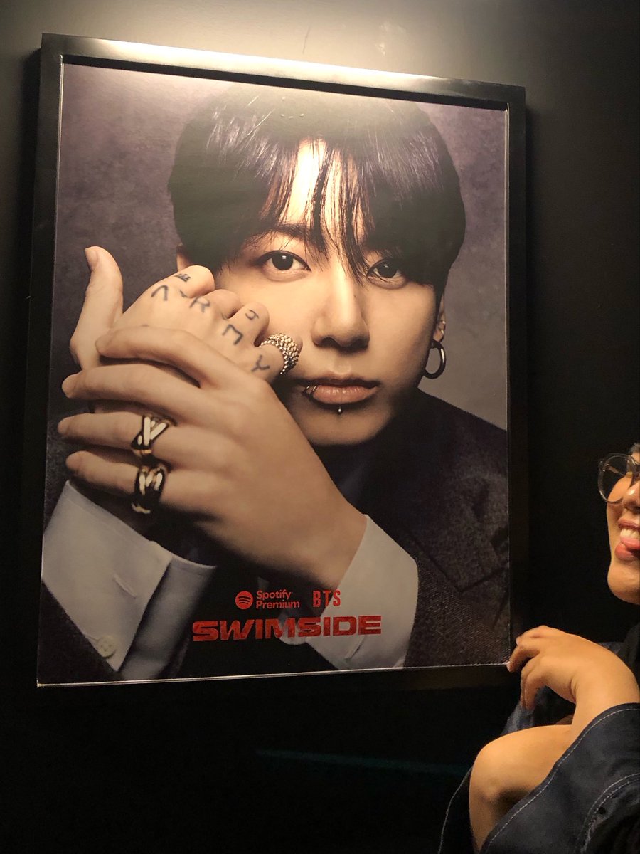 kywonuu's tweet photo. first dateeee😝😝☺️😝 #SWIMSIDE #SPOTIFYxBTS https://t.co/pE9AW3Lm6D
