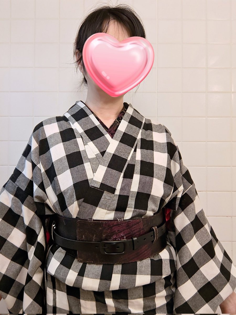 makima_kimono's tweet photo. フリマ参加の日。いろいろ消耗してたので簡単な着物で。カットソー着物にしようと思ってたけど、案外暑かったから木綿で良かった…コーデも何も考えてないー

木綿着物＊京越
帯ベルト＊ルミロック
半衿＊富士商会
孔雀ヘアクリップ＊BALLKOSS https://t.co/BmZRRAUZTR