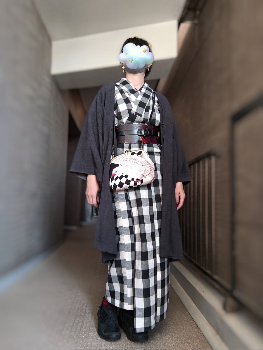 makima_kimono's tweet photo. フリマ参加の日。いろいろ消耗してたので簡単な着物で。カットソー着物にしようと思ってたけど、案外暑かったから木綿で良かった…コーデも何も考えてないー

木綿着物＊京越
帯ベルト＊ルミロック
半衿＊富士商会
孔雀ヘアクリップ＊BALLKOSS https://t.co/BmZRRAUZTR