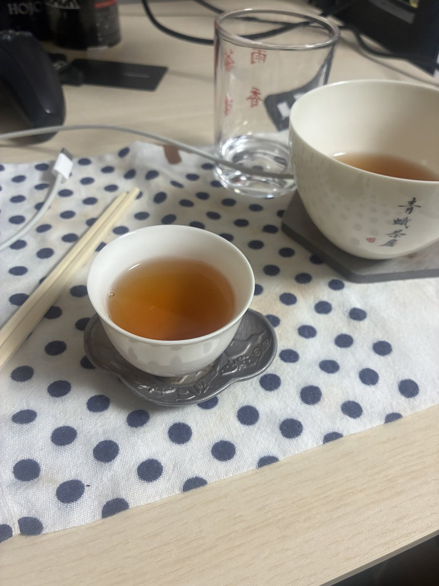夜茶
青蛾茶房さんで試飲出して頂いたやべぇ茶王の茶殻頂いて続きを🫠
まだ全然元気💪