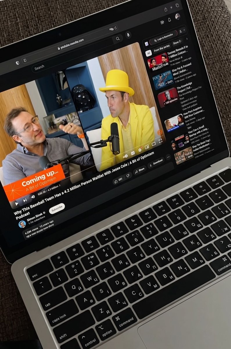 just finished watching a podcast of Simon Sinek with Jesse Cole (founder of the Savannah Bananas)

This is what they did right:

> They flipped the whole business strategy
> While most companies are busy polishing the gold plating for their top 1%
> The Savannah Bananas focus on