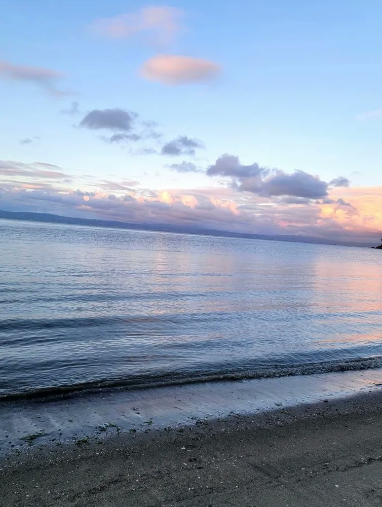 AlokKar39665780's tweet image. No matter how busy life gets, don’t forget to look up and take in this gentle twilight
#colors #sea