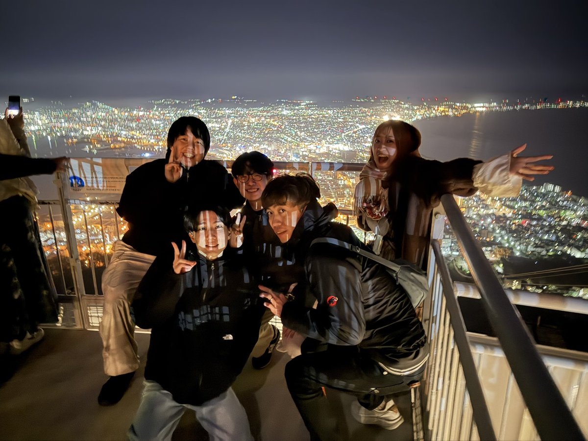 どすこい tweet media