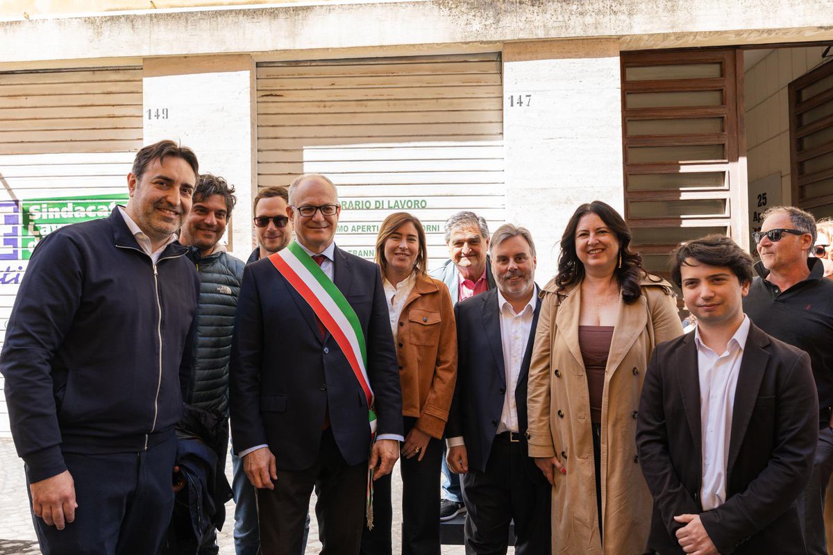 marcocappa_'s tweet photo. #25aprile al Museo della Liberazione di Via Tasso.

Un piacere aver incontrato il sindaco @gualtierieurope.

Oggi festeggio doppio perché celebro sia la Liberazione che #SanMarco. Chi come #Vannacci preferisce fare selezione tra le ricorrenze,ha una idea un po’ corta dell’Italia. https://t.co/qo8c9SrWVh