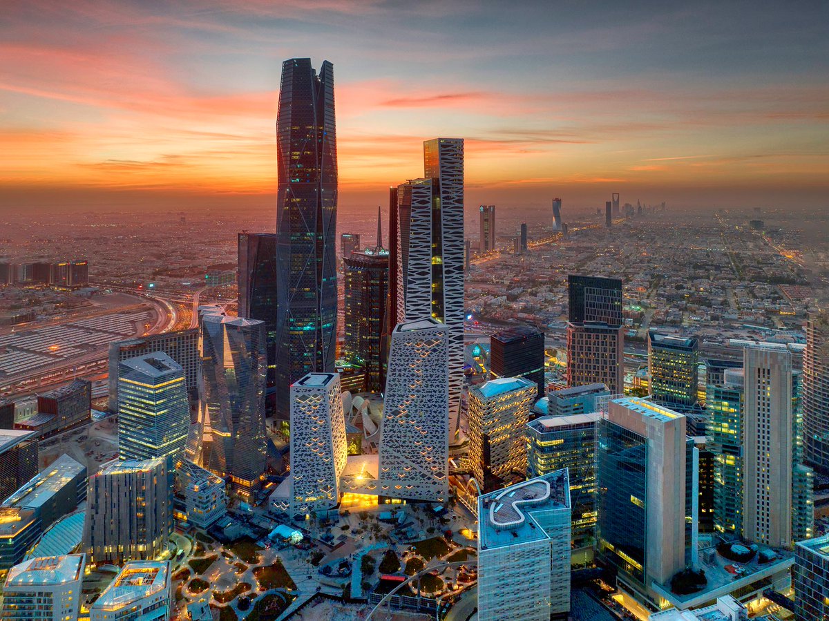 🚨عاجل| #رؤية_السعودية_2030:

📌الناتج المحلي الإجمالي الحقيقي يواصل تقدمه إلى 4.9 تريليون ريال في 2025 متجاوزًا مستهدفه المرحلي.

📌الاقتصاد يحقق في 2025 أعلى معدل نمو سنوي خلال 3 أعوام بنسبة 4.5%.