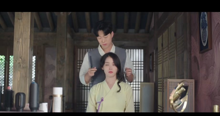 What if the spy in the princes' residence is this man? That would hurt both the audience and the characters. Or what if they prince I-an and his secretary already know that the other lady is the spy and they are just letting her dig herself into a hole?