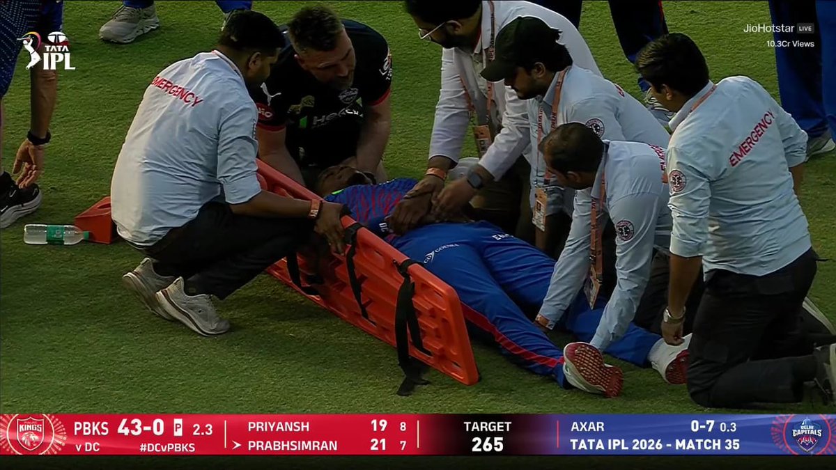 लूंगी इंगिडी एंबुलेंस आई लेने के लिए स्टेडियम ग्राउंड में जो भी बहुत ही गंभीर चोट लगी है यह 

घटना तब हुई जब वह कैच लेना खोज रहे थे सिर  जो है नीचे गर्दन हल्का मोड गया है बहुत ही गंभीर

 हालत है लूंगी इंजरी  हो गया बहुत ज्यादा जल्दी रिकवरी होने का दुआ आप सब के लिए..❤️‍🩹