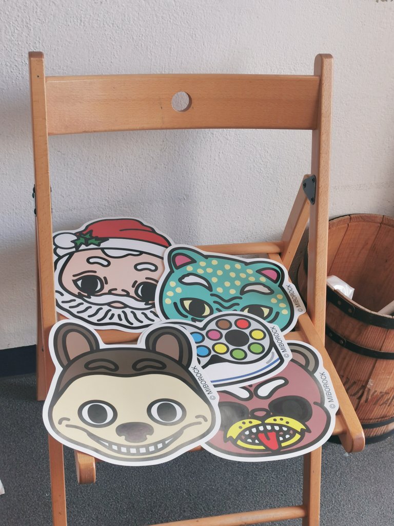 帰りに寄ったMIBOROCKポップアップで刃牙博の反動でトワのグッズ色々買っちゃった
デカ過ぎるアクスタは我が家には置場所無いから思い止まったけど🤣
トニさんやフィリップさんのサインが入ったポスターもじっくり見せてもらいました☺️