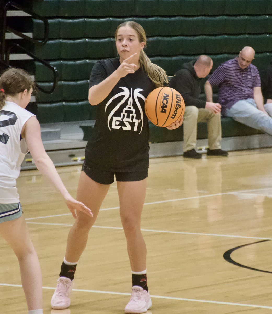NYSTakeover's tweet photo. Free game:

Asked several attending coaches & trusted eyes for immediate feedback after #ESTWNYWarmup. Most common reply about players has been “@BraelynIsaman & @AddisonTho46159 beat the hell out of each other for 2 hours, that was fun”.

- Rugged compete level might not look ‘cool’.
- The process behind being in peak physical condition might not be fun.
But these two have it, they do it, and it pays dividends time & time again.

Talented 2027 PGs from their respective sides of the state, culture builders, and true winning qualities. Matched up against each other all event. Felt like nearly all of the 30+ coaches there tried to get in line for them after. They both won 🤷🏻‍♂️