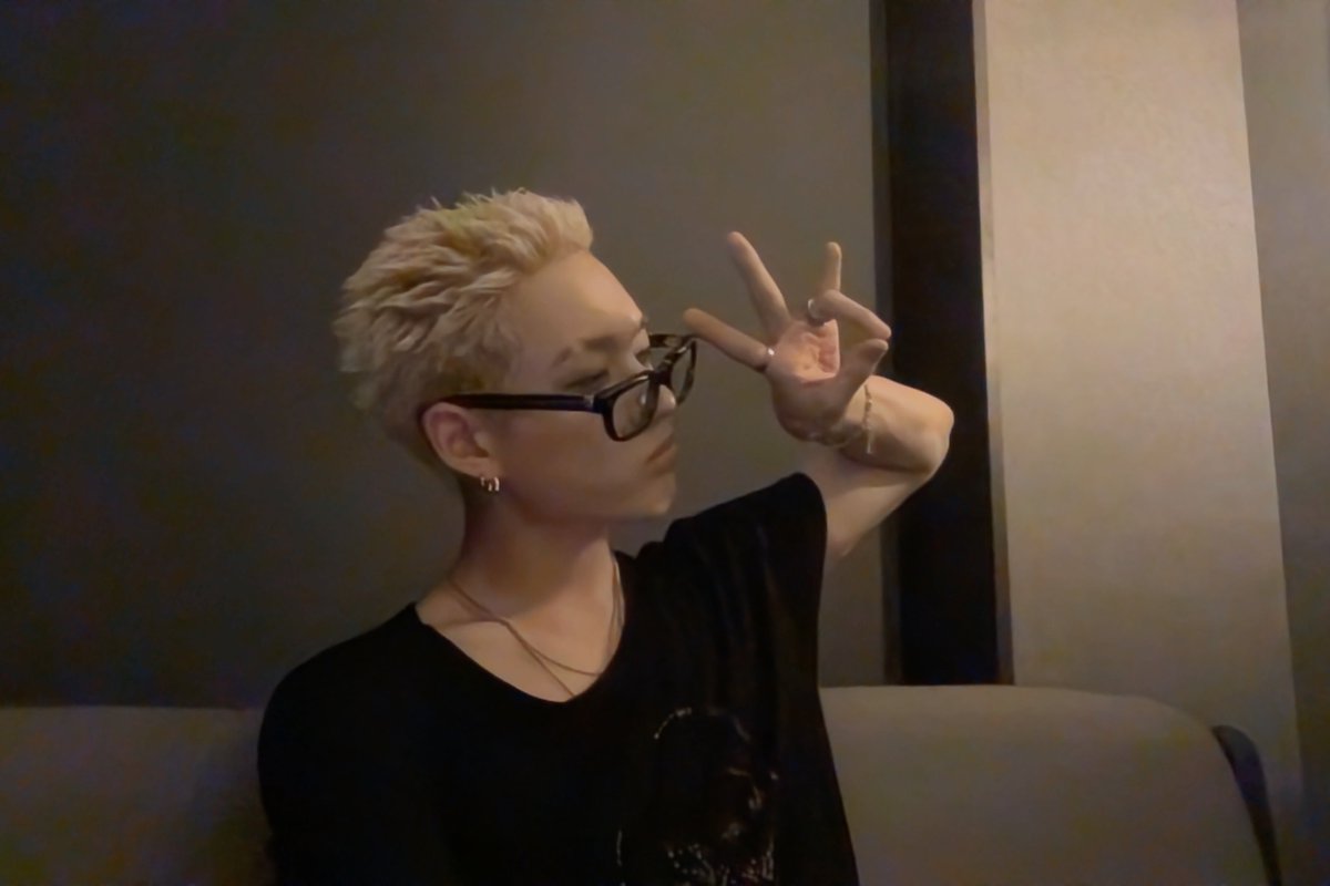 ALL(H)OURS tweet media