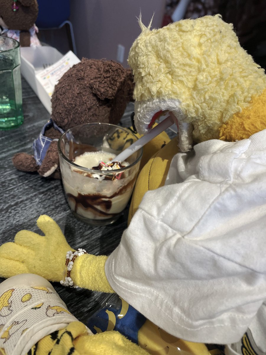 eric_dqx's tweet photo. きょーはくまがやのニュートウゲでバナナスプリットたべてきたからねえー！！
そしたらいろんなバナナがでてきてすごかったー！！おいしかったねえー #えりくのおやつ https://t.co/TO0Ej2B6KR