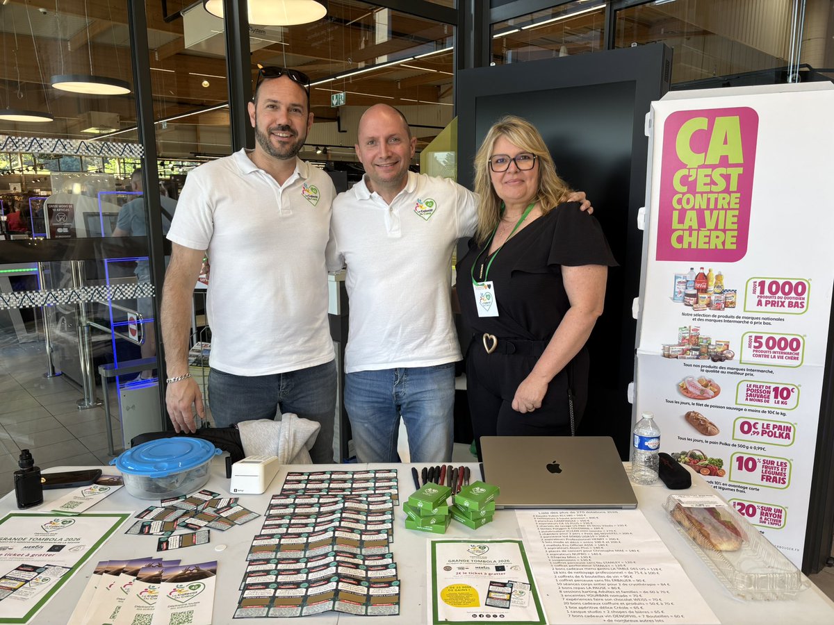 lcdc_42's tweet photo. On ne change pas des équipes qui font gagner 🤗
Jour 2 de nos ventes de nos tickets de tombola à 2 € avec plus de 22 000 € de dotations à gagner cette année grâce à nos nombreux partenaires 2026 💚
Vous pouvez retrouver nos équipes de bénévoles dans 7 magasins de la Loire  🤗🥰 https://t.co/pEzOH0pZ3g