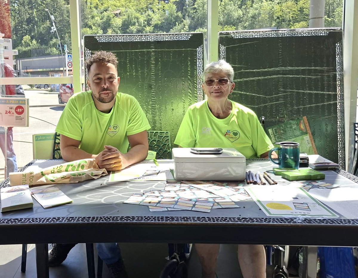 lcdc_42's tweet photo. On ne change pas des équipes qui font gagner 🤗
Jour 2 de nos ventes de nos tickets de tombola à 2 € avec plus de 22 000 € de dotations à gagner cette année grâce à nos nombreux partenaires 2026 💚
Vous pouvez retrouver nos équipes de bénévoles dans 7 magasins de la Loire  🤗🥰 https://t.co/pEzOH0pZ3g