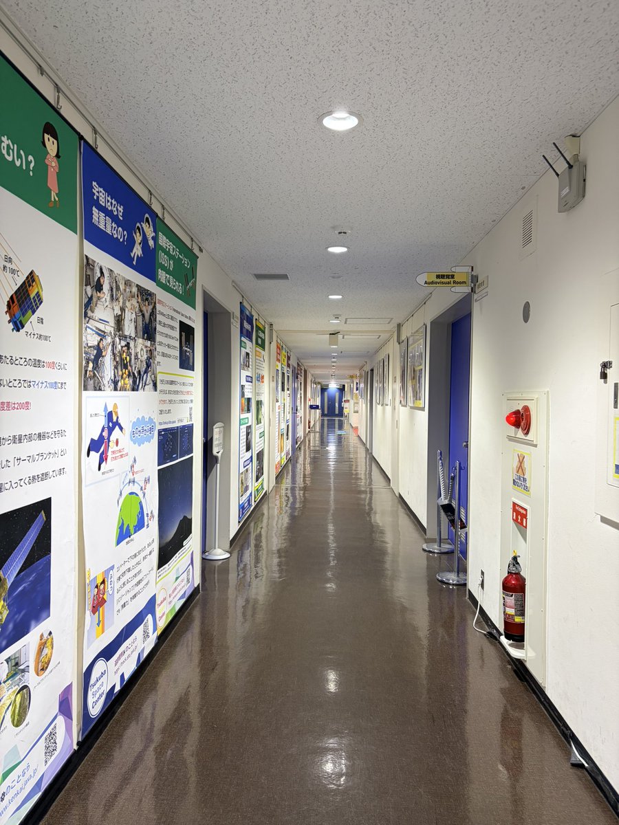 先日行ったJAXA
国の機関て、こう、画一的に学校ぽくなるのか？と思った。
すごい楽しかった。つくば。