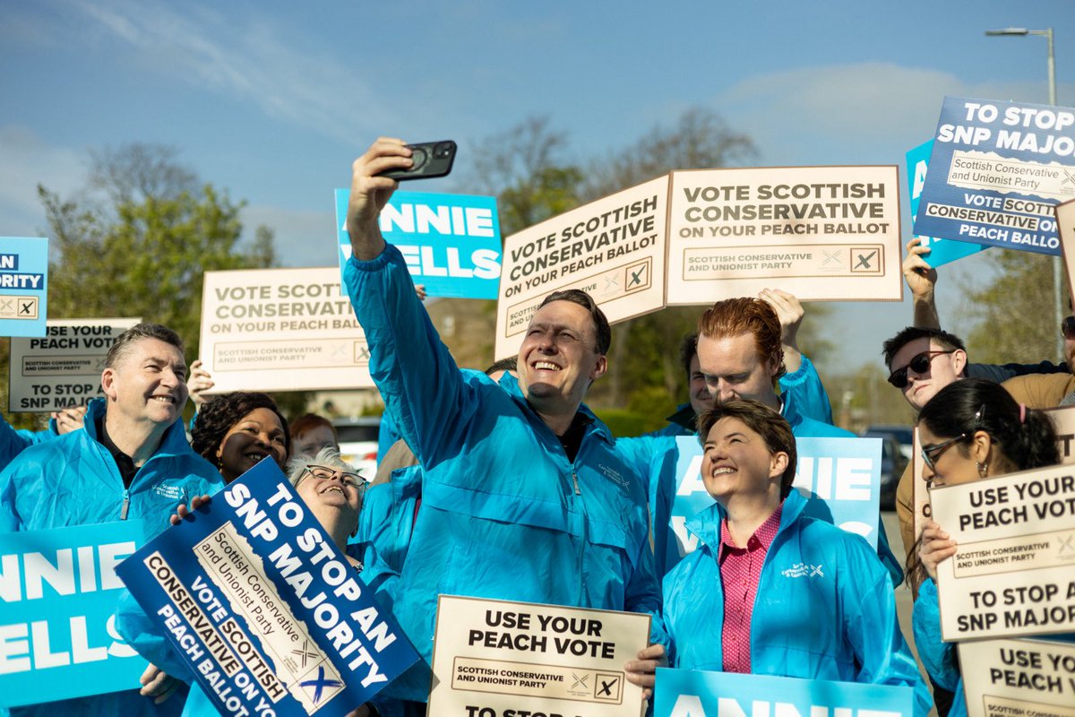 ScotTories's tweet photo. ☀️@RussellFindlay1 and @RuthDavidsonPC were out today in sunny Glasgow with a top team of campaigners.

🗳️The best way to stop an SNP majority is to vote Scottish Conservative on your peach ballot paper. https://t.co/3NAlOrGulq