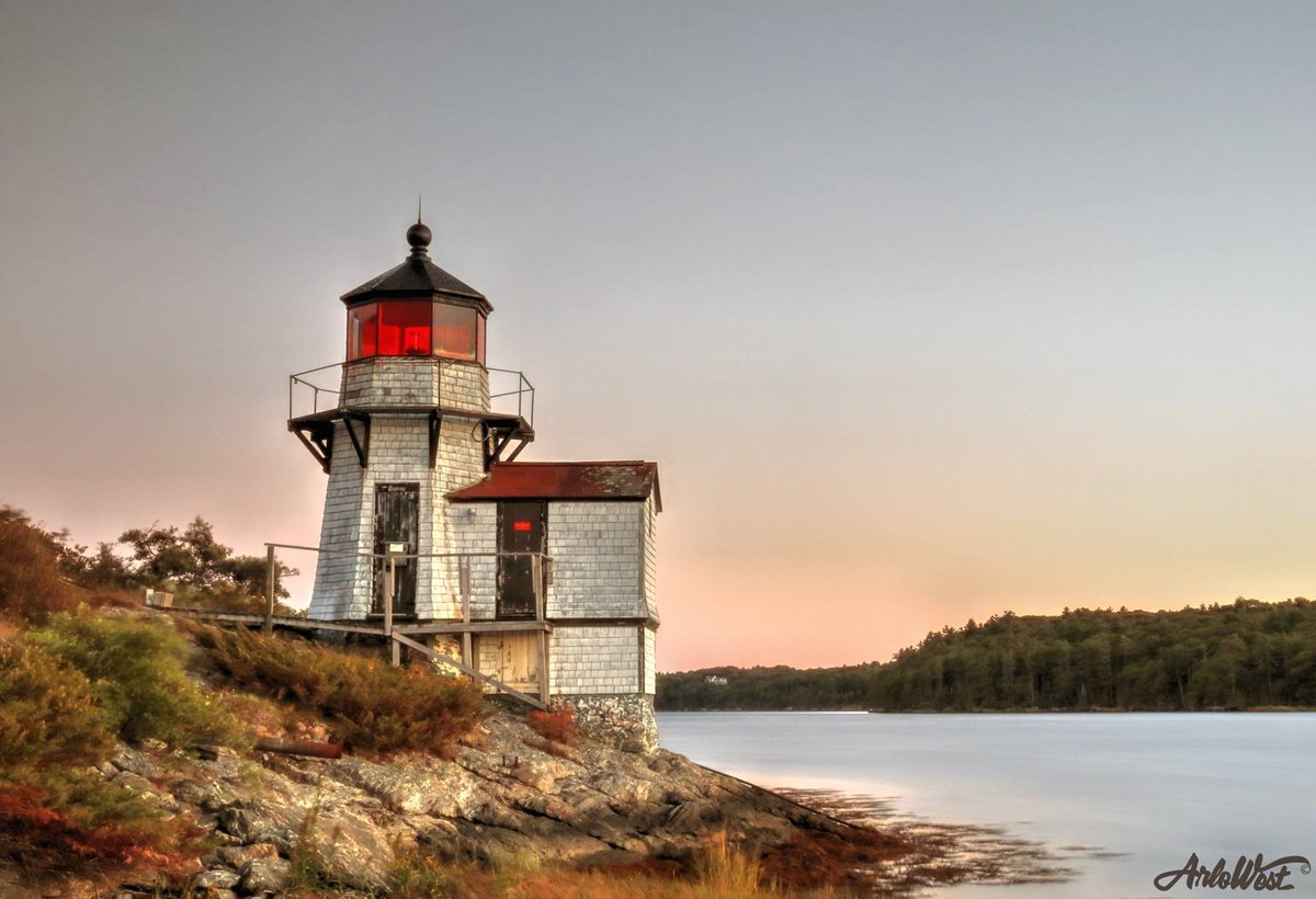 ArloWest's tweet image. The Cockolds Light, Pemaquid Light, Spring Point light, Portland Head Light and Squirrel Point Light. Just a few of the 57 active lighthouses in Maine.
#landscapephotography #OceanStateOfMind #PhotographyIsArt #Maine
